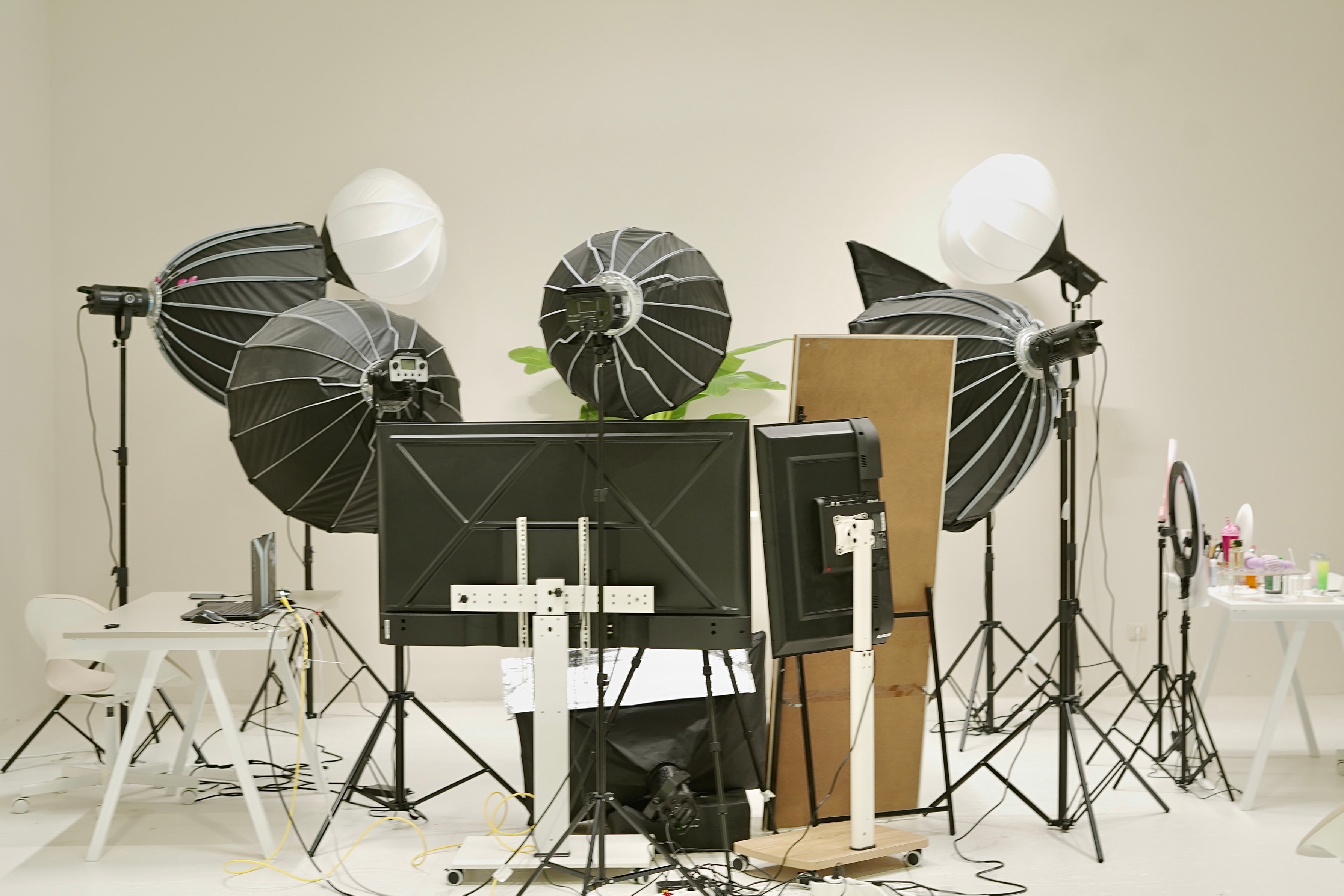 PROFECIABRAND studio behind-the-scenes — six softbox lights, monitors, and ring light setup
